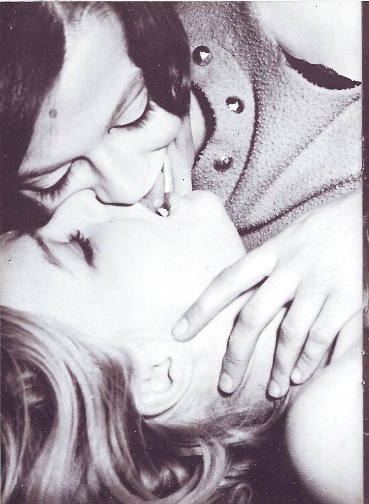25P Vintage Magazines Petting Girls No 11