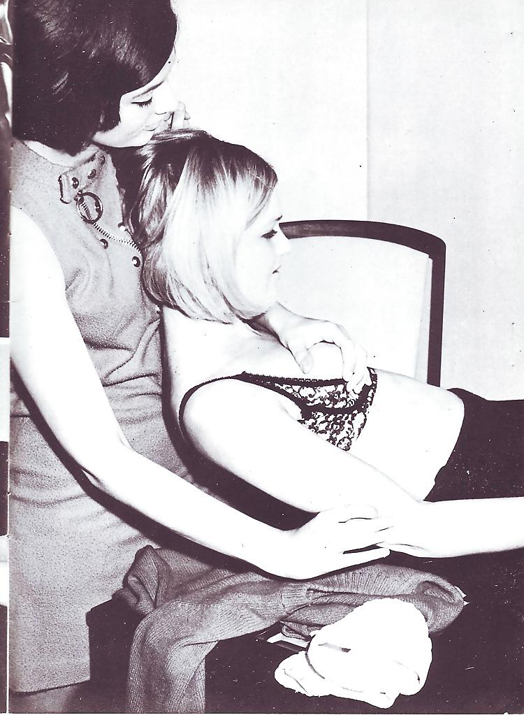 25P Vintage Magazines Petting Girls No 11