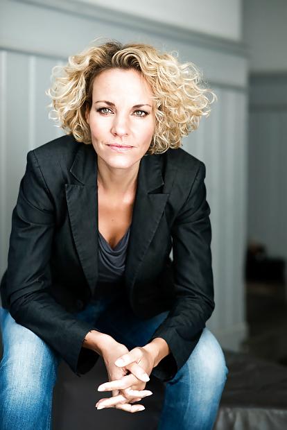 15P Nice German Actor MILF Melanie Wiegmann.