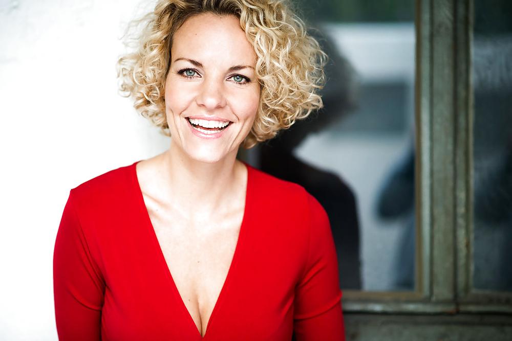 15P Nice German Actor MILF Melanie Wiegmann.