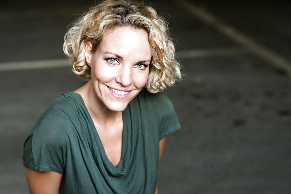 15P Nice German Actor MILF Melanie Wiegmann.