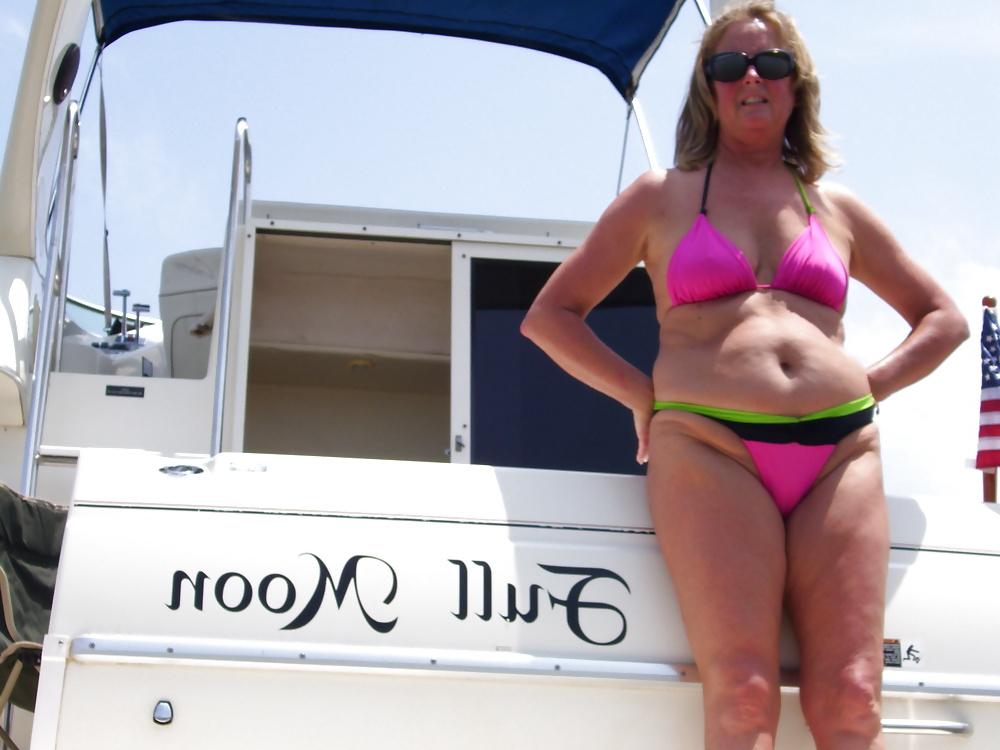 7P Hot Mature milf...ass, tits and pussy!