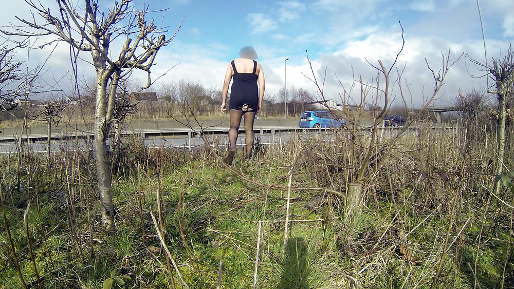 10P Tranny Slut Exhibitionist Flashes Motorway