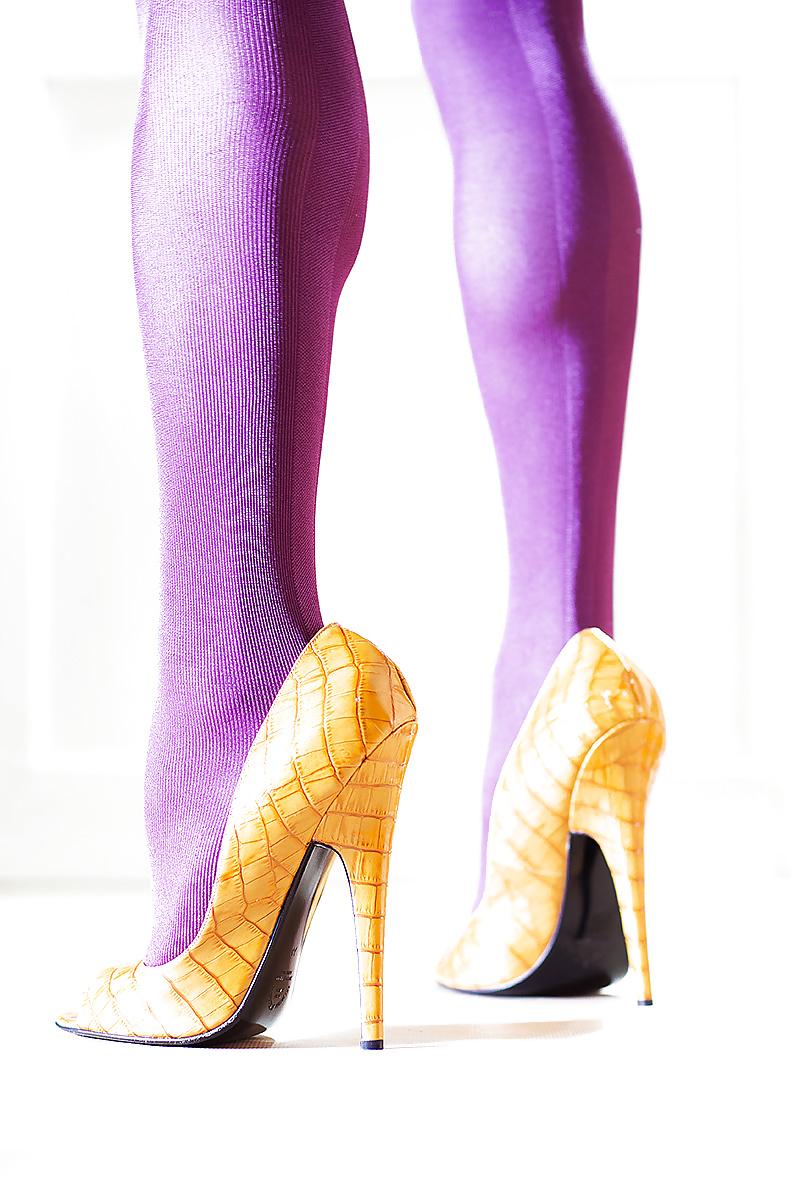20P Extreme high heels and purple stocking