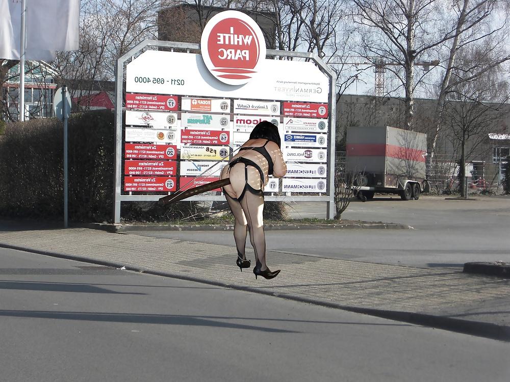 25P European street walkers