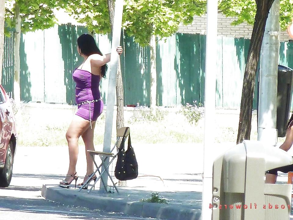 25P European street walkers