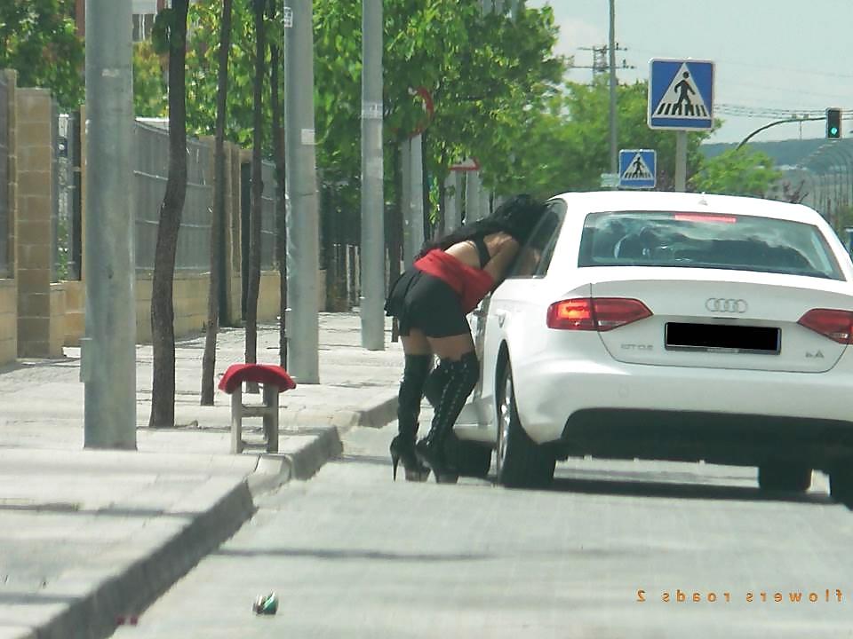 25P European street walkers