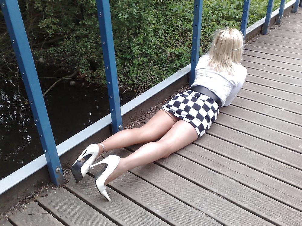 14P Hot blonde slut posing outdour
