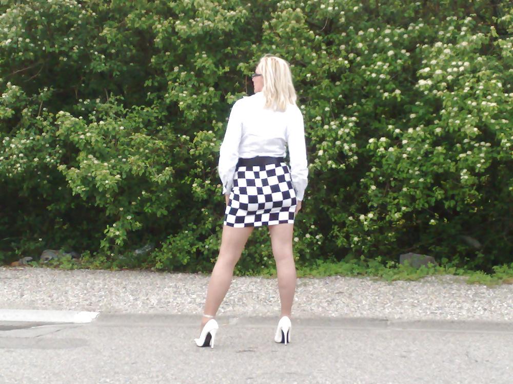 14P Hot blonde slut posing outdour