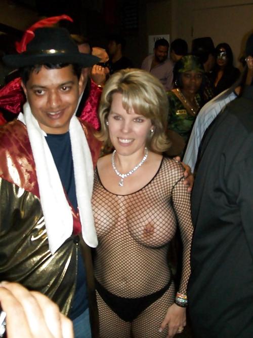 25P Exhibitionist MILF's