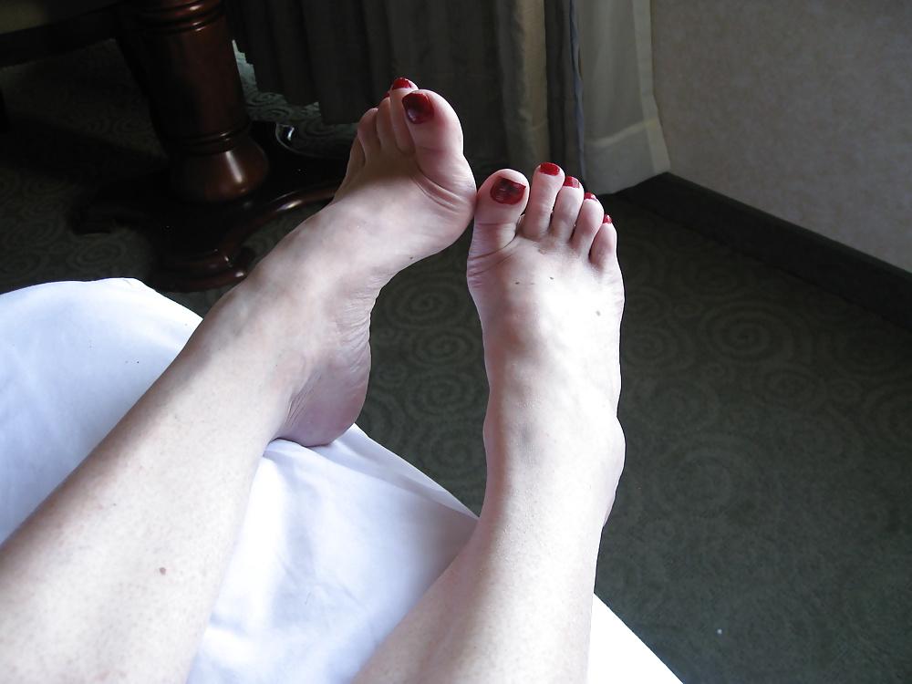 25P FEET FOOT TOES POLISH