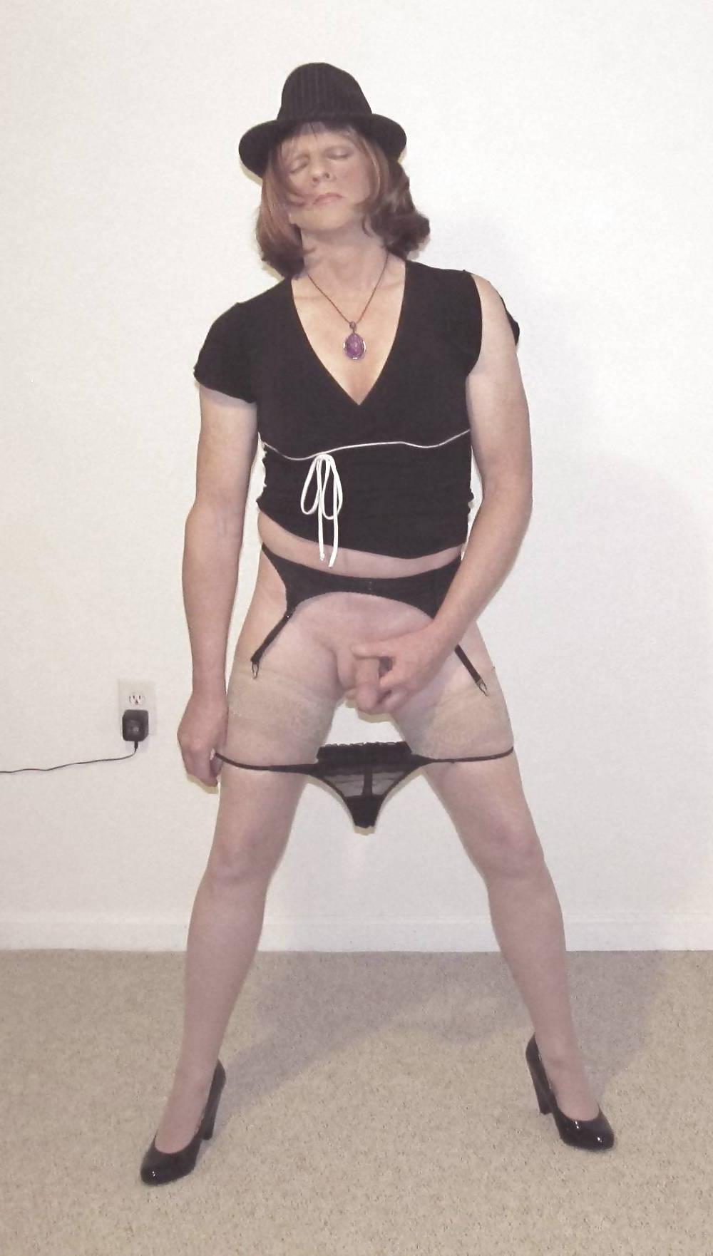 25P DEBBIE HEART TV POSING