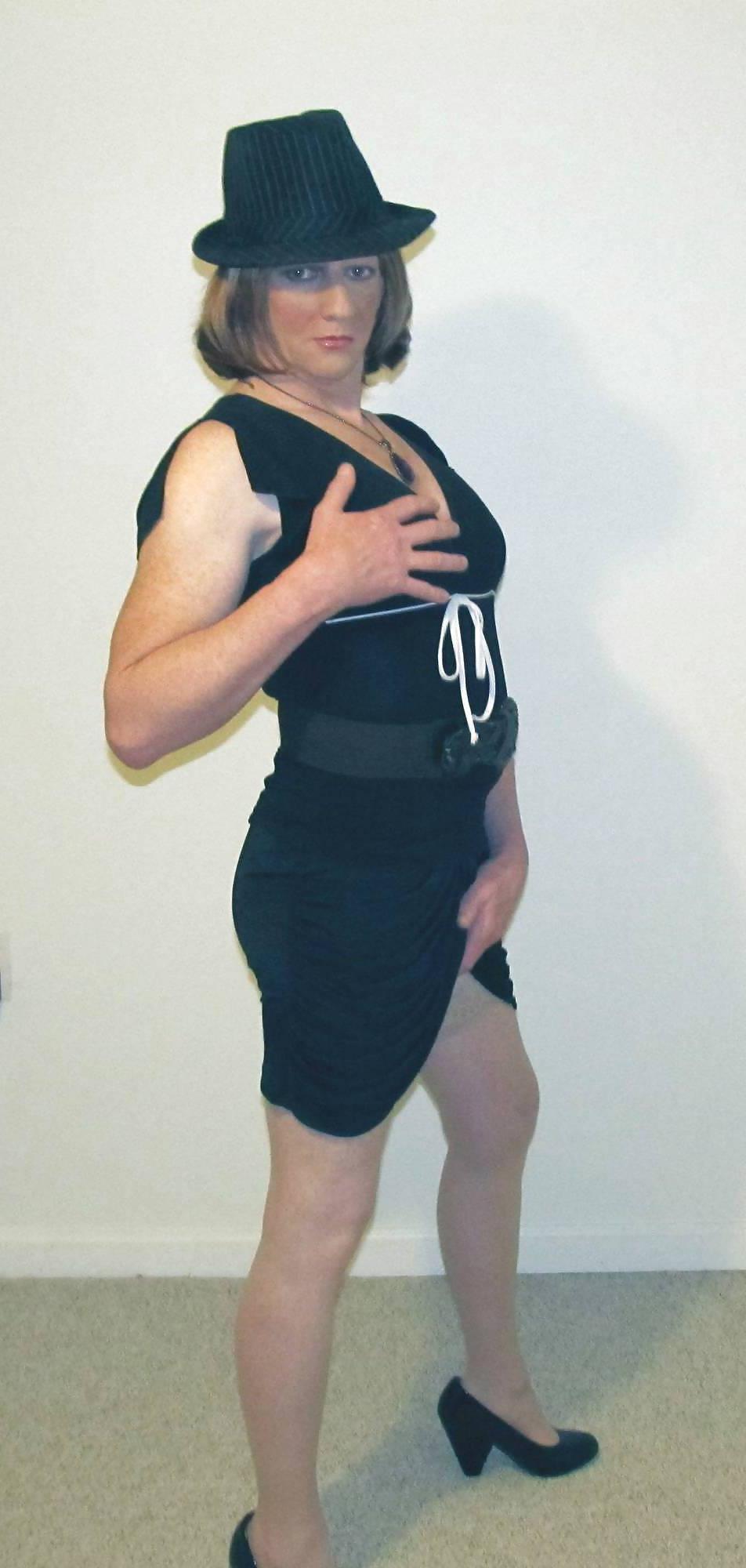 25P DEBBIE HEART TV POSING