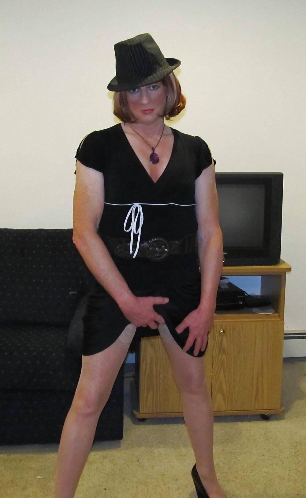 25P DEBBIE HEART TV POSING