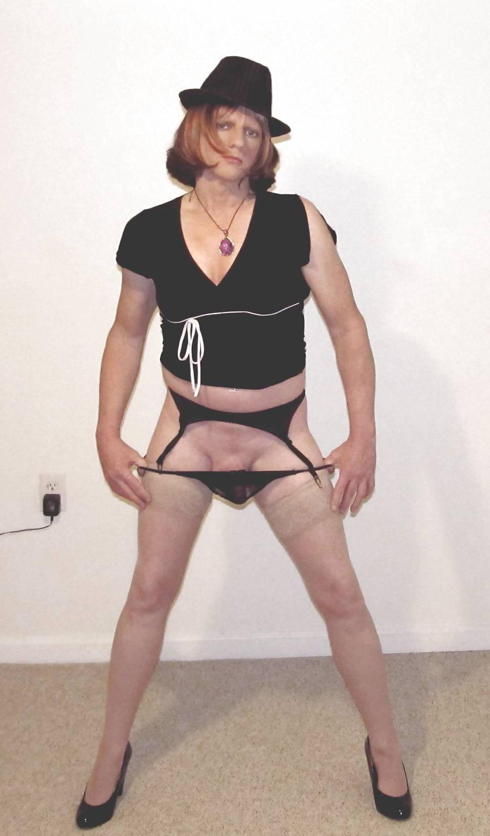 25P DEBBIE HEART TV POSING