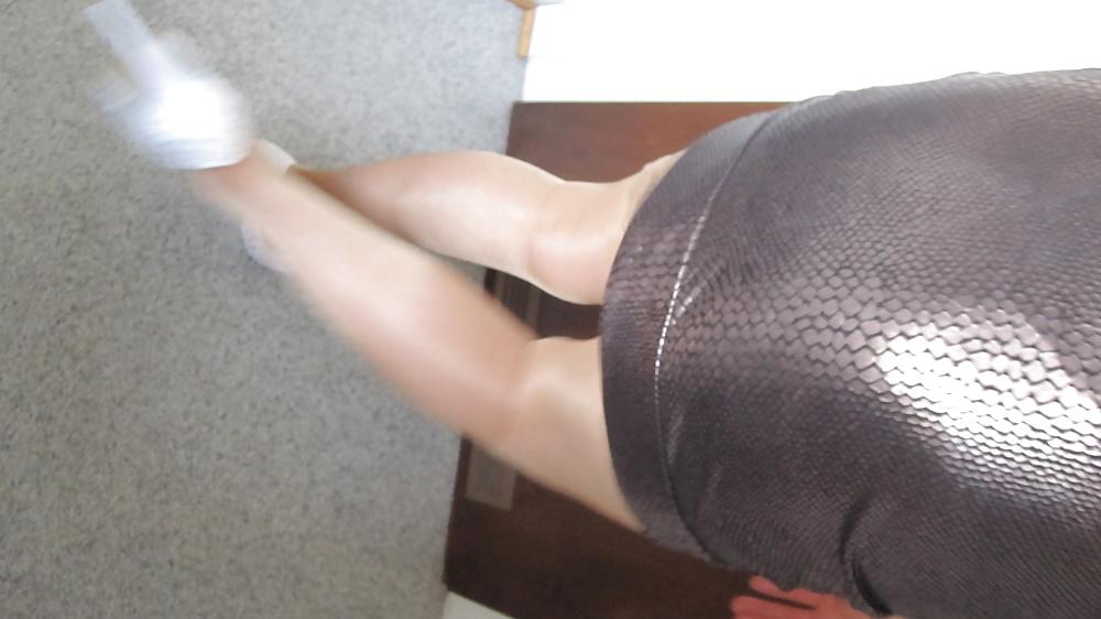 25P Mature in shiny nylons and heels
