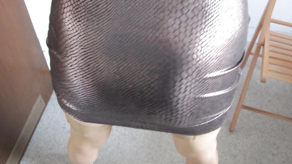25P Mature in shiny nylons and heels