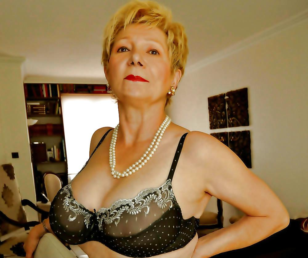 18P NAN - world's #1 GILF