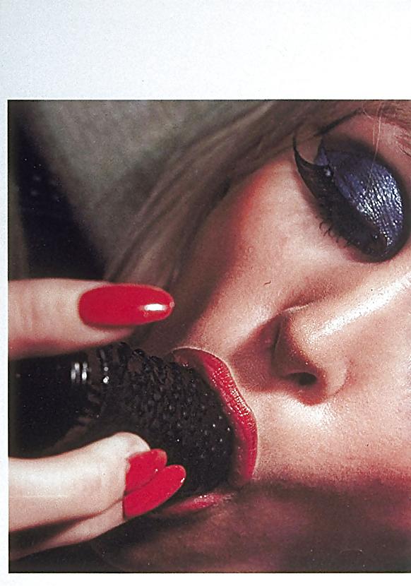 5P Vintage nails and make-up