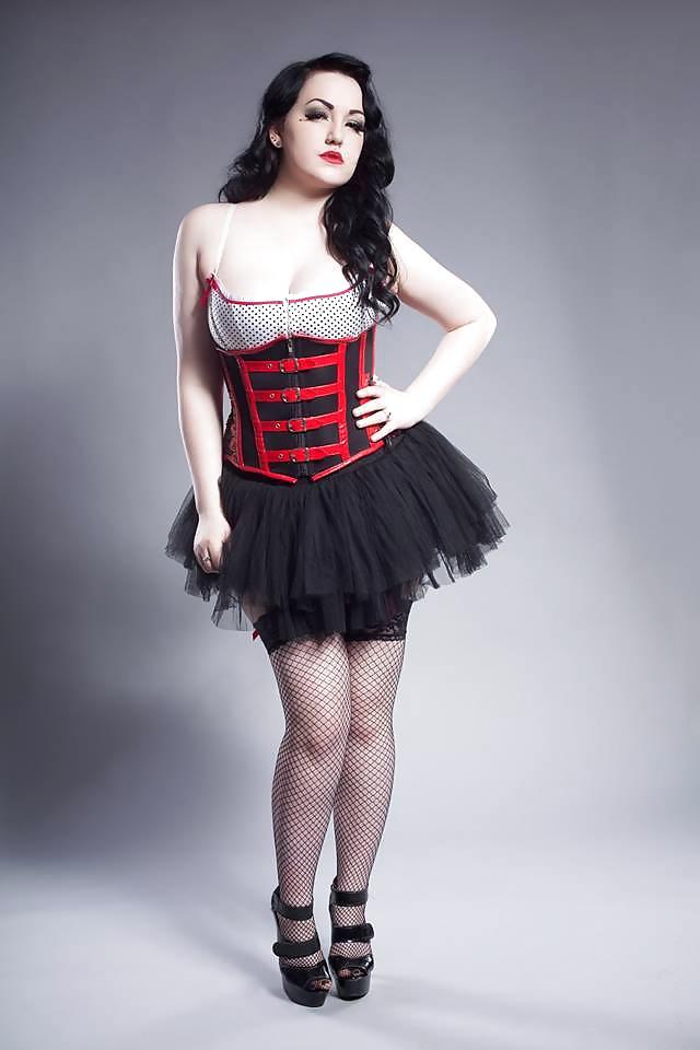 15P Irish goth pin up girl from Galway