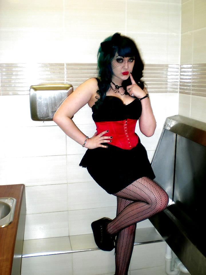 15P Irish goth pin up girl from Galway
