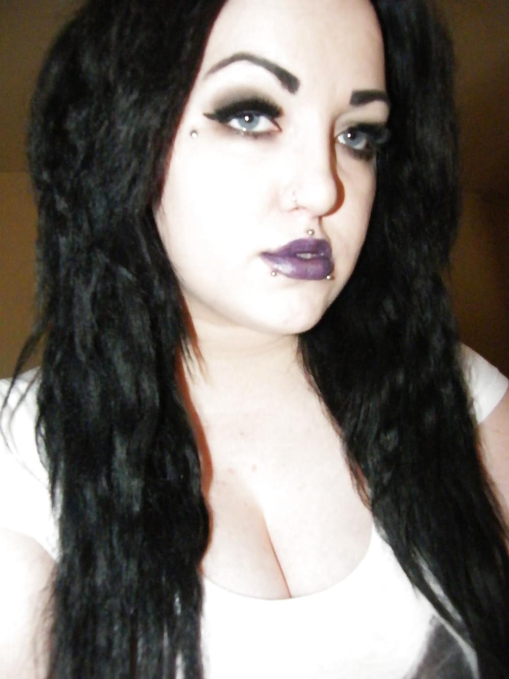 15P Irish goth pin up girl from Galway