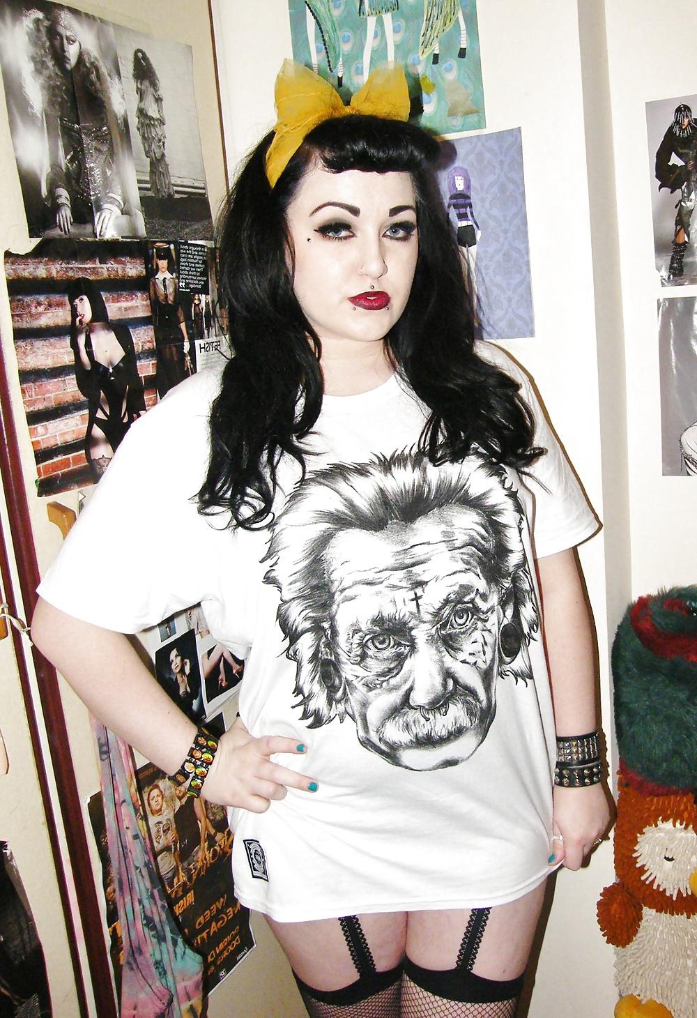 15P Irish goth pin up girl from Galway