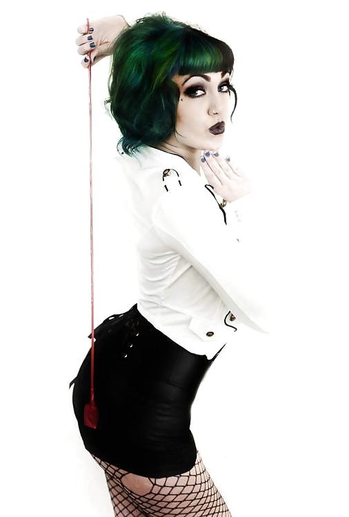 15P Irish goth pin up girl from Galway