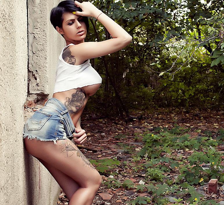 25P Sexy girl with tattoo