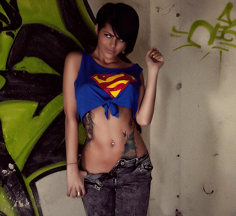 25P Sexy girl with tattoo