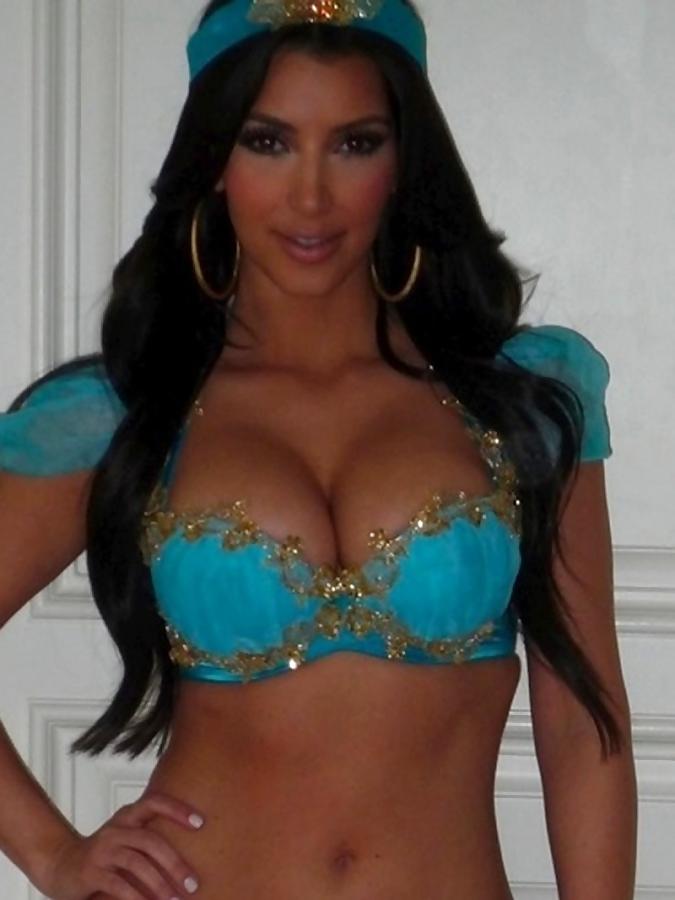 13P 12 REVEALING CELEBRITY HALLOWEEN COSTUMES