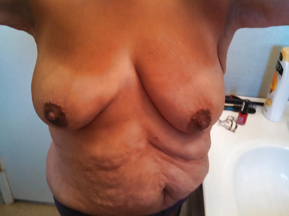 5P Mature bbw topless