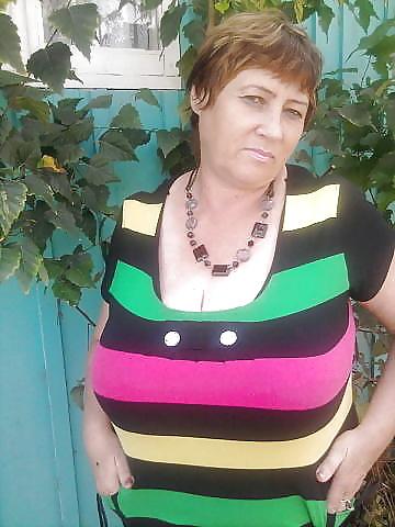 25P Mature ladies looking hot in pntyhose !!!!