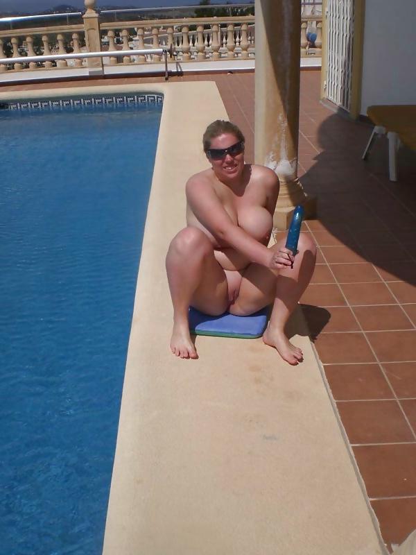20P Playing in the pool