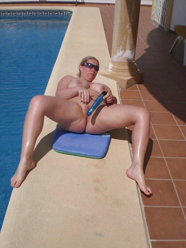 20P Playing in the pool