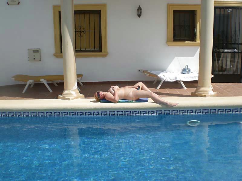 20P Playing in the pool