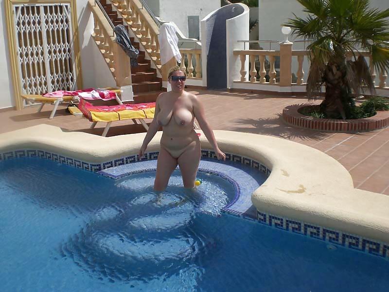 20P Playing in the pool