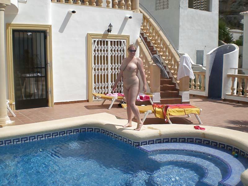 20P Playing in the pool