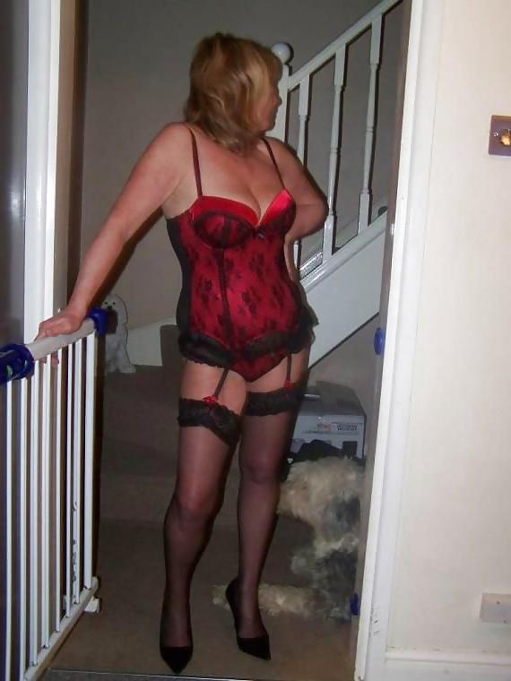 9P Shy Mature In Stockings