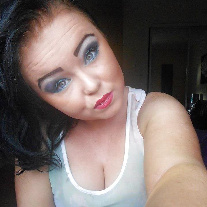 12P Would you empty your balls in chubby chav Sammi? 