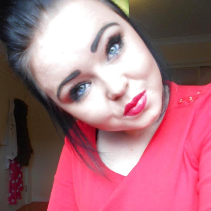 12P Would you empty your balls in chubby chav Sammi? 