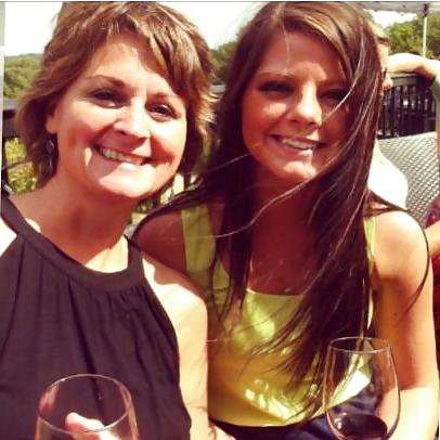 25P Facebook teen babes 20 girls posing with their real moms