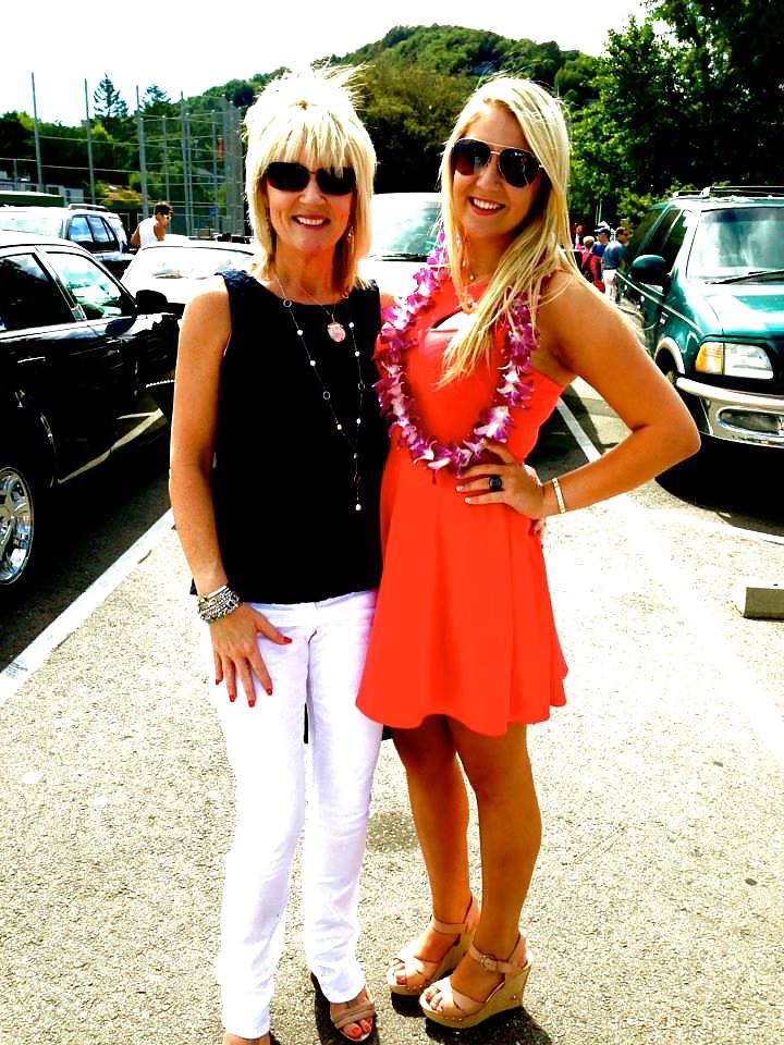 25P Facebook teen babes 20 girls posing with their real moms