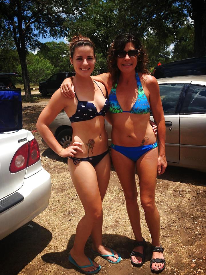 25P Facebook teen babes 20 girls posing with their real moms