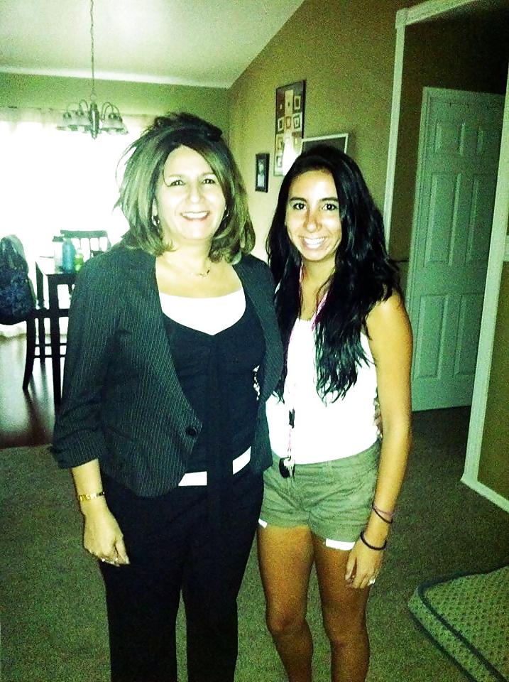 25P Facebook teen babes 20 girls posing with their real moms
