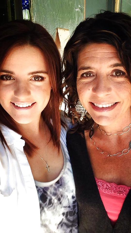 25P Facebook teen babes 20 girls posing with their real moms