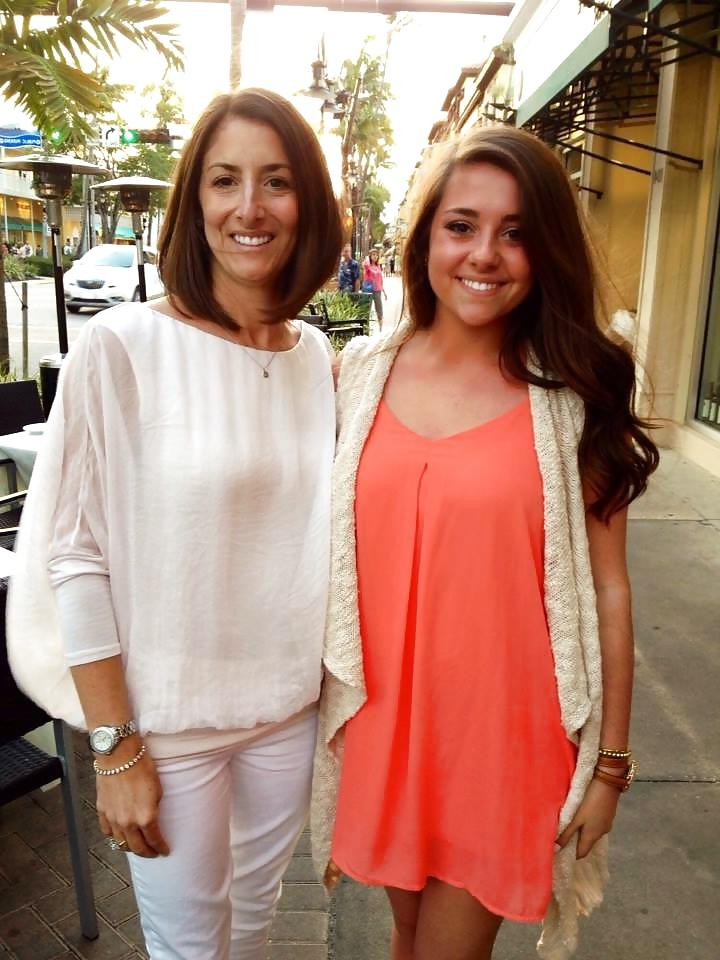 25P Facebook teen babes 20 girls posing with their real moms