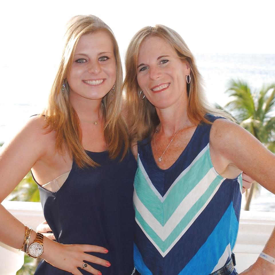 25P Facebook teen babes 20 girls posing with their real moms