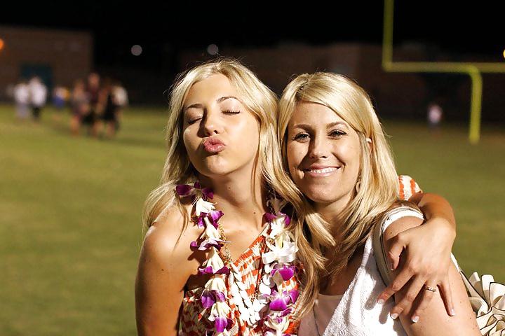 25P Facebook teen babes 20 girls posing with their real moms
