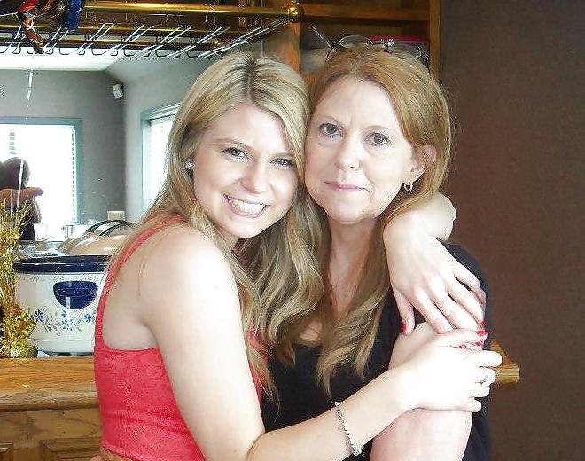 25P Facebook teen babes 20 girls posing with their real moms